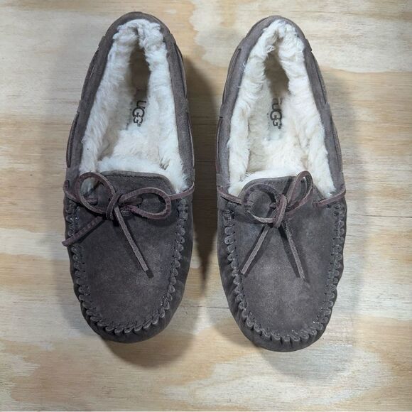 UGG Dakota Chocolate Suede Moccasin Slippers Women’s Size 7 - Picture 2 of 9